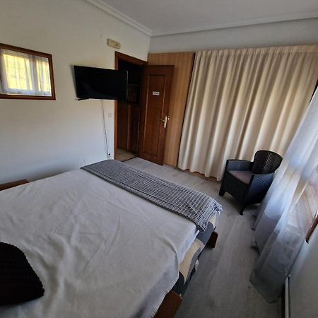 Hostal Lizuniaga Bera  Екстер'єр фото