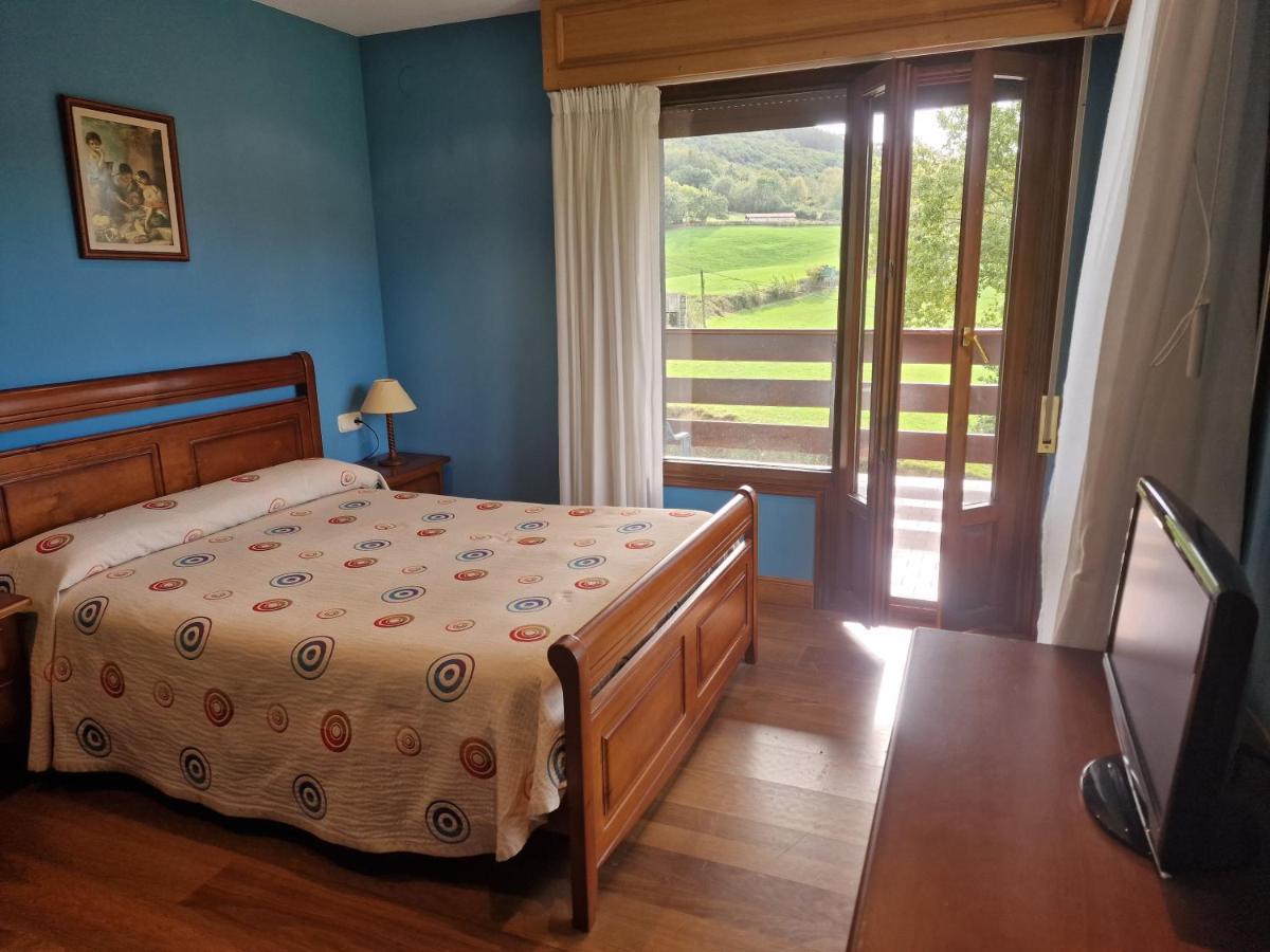 Hostal Lizuniaga Bera  Екстер'єр фото