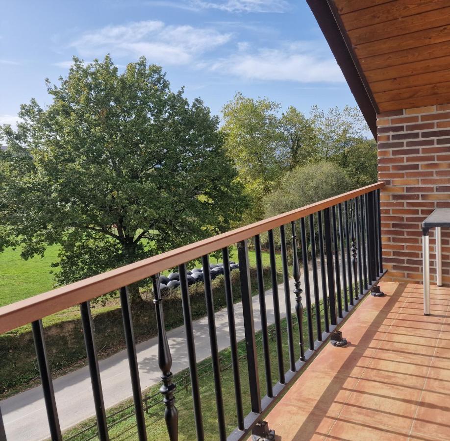 Hostal Lizuniaga Bera  Екстер'єр фото