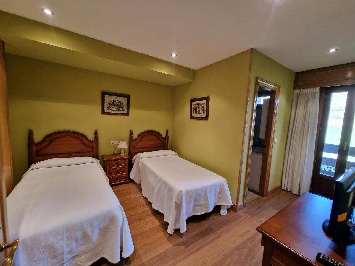 Hostal Lizuniaga Bera  Екстер'єр фото