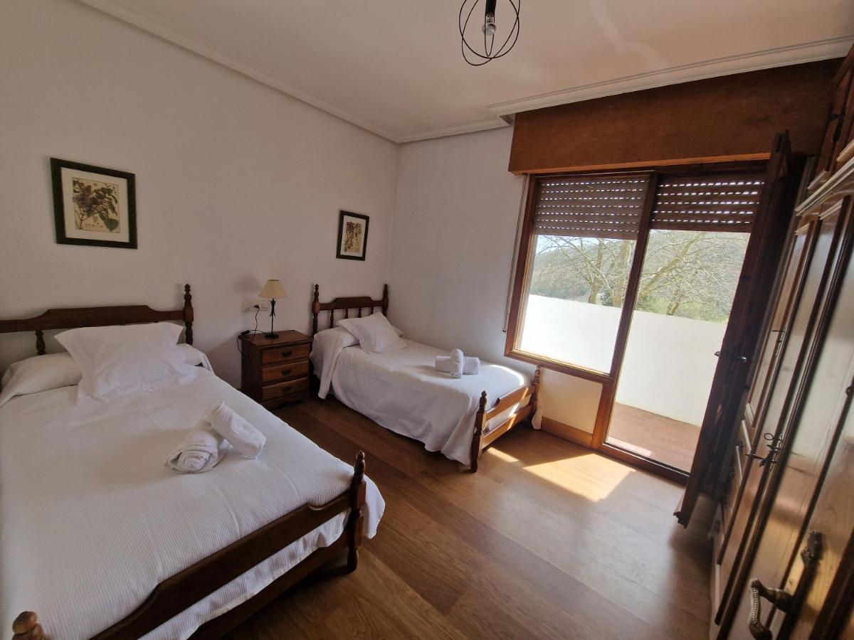 Hostal Lizuniaga Bera  Екстер'єр фото