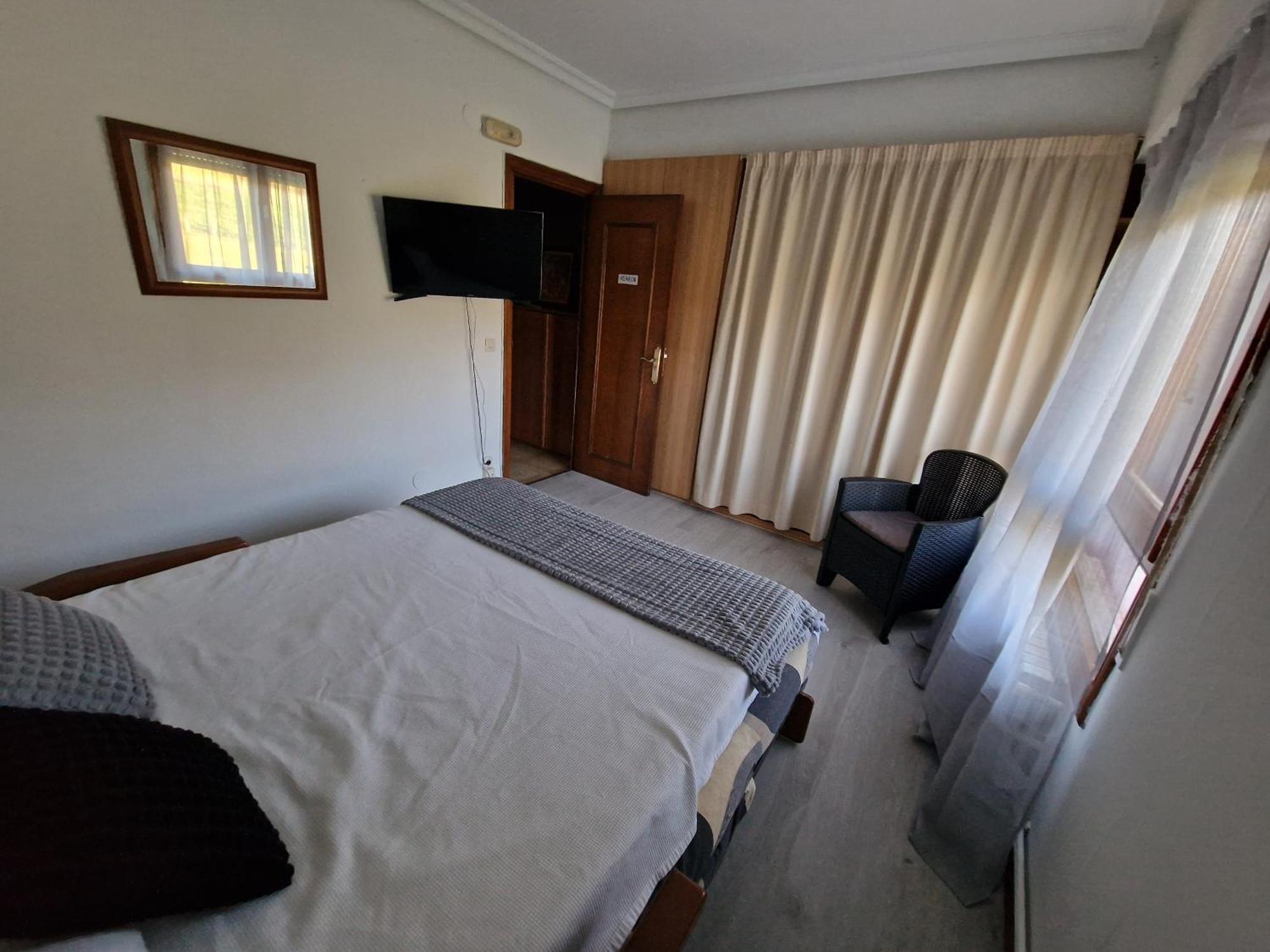 Hostal Lizuniaga Bera  Екстер'єр фото